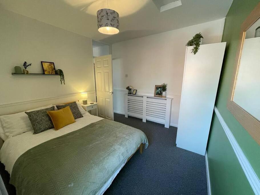 2 Bed Central Cardiff Apartment - Sleeps Five! Екстер'єр фото