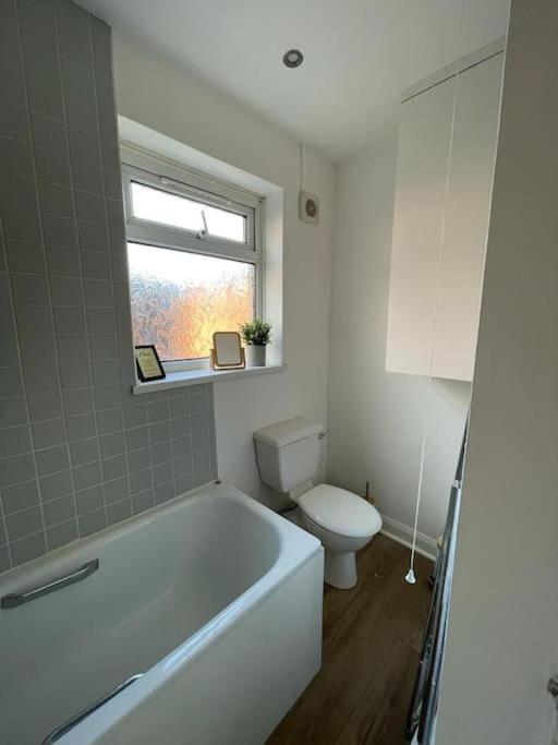 2 Bed Central Cardiff Apartment - Sleeps Five! Екстер'єр фото