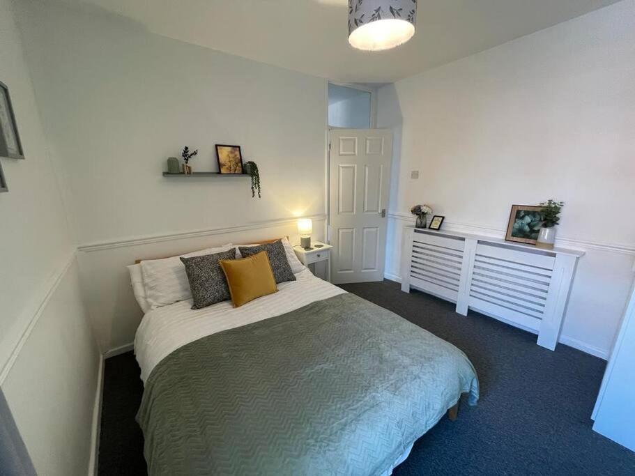 2 Bed Central Cardiff Apartment - Sleeps Five! Екстер'єр фото