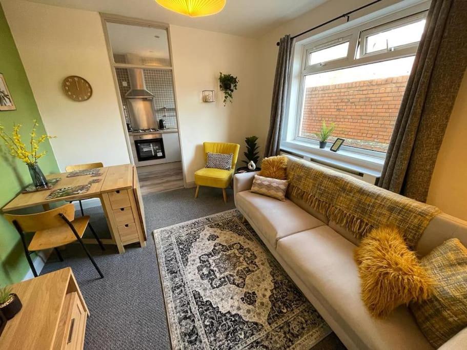 2 Bed Central Cardiff Apartment - Sleeps Five! Екстер'єр фото