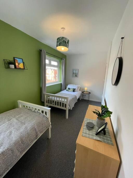 2 Bed Central Cardiff Apartment - Sleeps Five! Екстер'єр фото