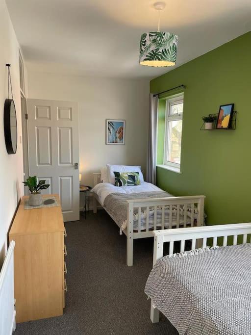 2 Bed Central Cardiff Apartment - Sleeps Five! Екстер'єр фото
