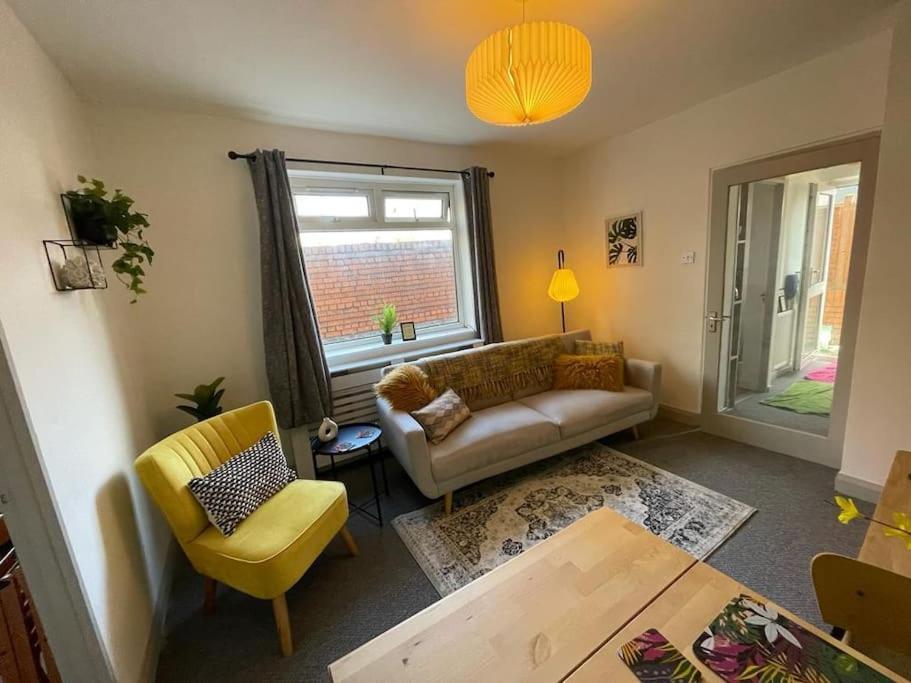 2 Bed Central Cardiff Apartment - Sleeps Five! Екстер'єр фото
