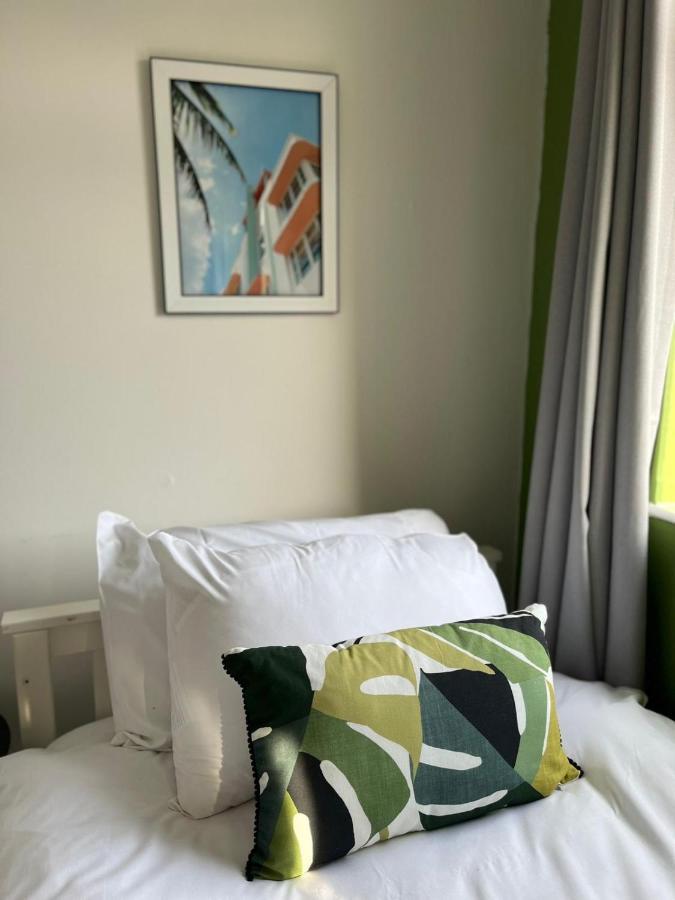 2 Bed Central Cardiff Apartment - Sleeps Five! Екстер'єр фото