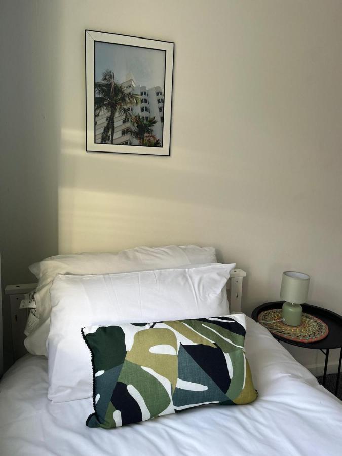 2 Bed Central Cardiff Apartment - Sleeps Five! Екстер'єр фото