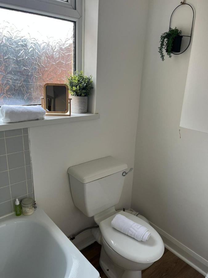 2 Bed Central Cardiff Apartment - Sleeps Five! Екстер'єр фото