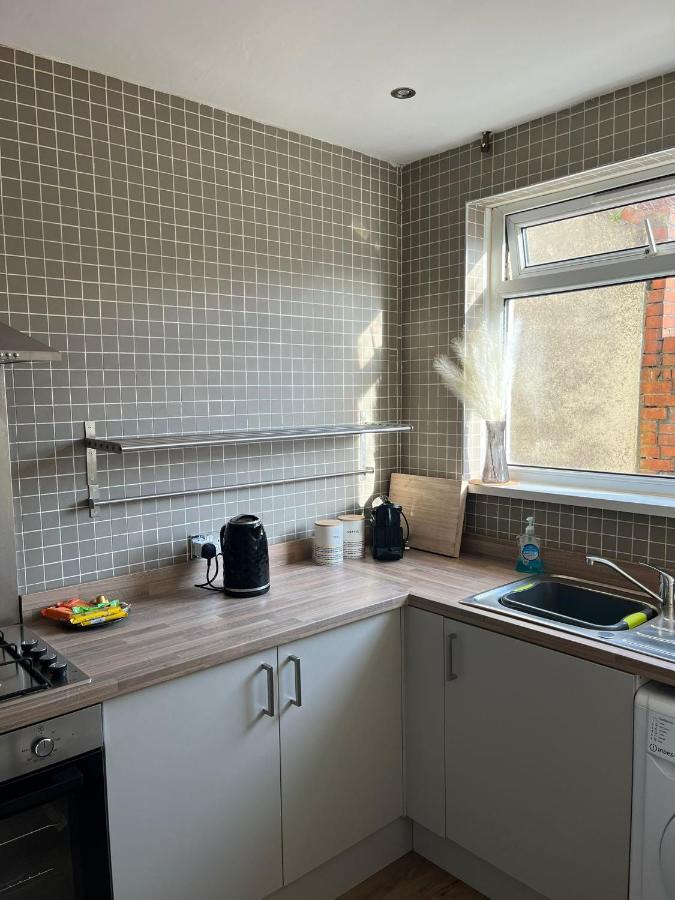 2 Bed Central Cardiff Apartment - Sleeps Five! Екстер'єр фото